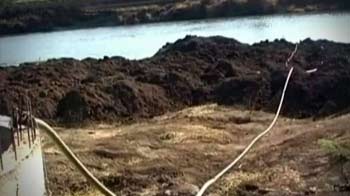 Video : Maharashtra drought: Sugar barons from Sharad Pawar's party stealing water?