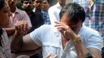Video : Emotional Sanjay Dutt gets back to work