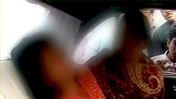 Videos : पंजाब : छेड़खानी का विरोध करने पर लड़की को बाजार में पीटा