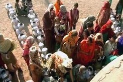 Saurashtra parched; 4,000 villages are desperate for water Saurashtra parched; 4,000 villages are desperate for water