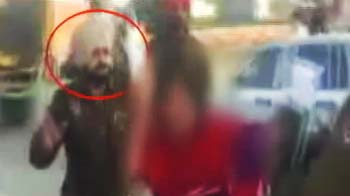 आजादी के 65 साल बाद भी बेबस महिलाओं की पिटाई जारी है : सुप्रीम कोर्ट