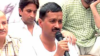 'आप' के कार्यकर्ताओं को पुलिस ने बनाया 'अप्रैल फूल'