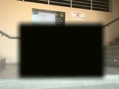 राजकोट : एक ही परिवार के पांच लोगों ने किया आत्मदाह, एक की मौत राजकोट : एक ही परिवार के पांच लोगों ने किया आत्मदाह, एक की मौत