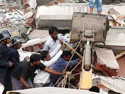 ठाणे में गैरकानूनी इमारत ढहने से 58 की मौत, कई घायल