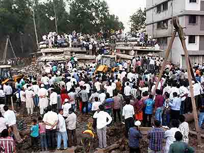 न्यूजरूम : सीएम बोले, गैरकानूनी थी ढही इमारत