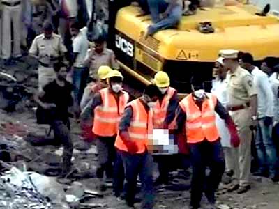 Video : Two builders of collapsed Thane building arrested