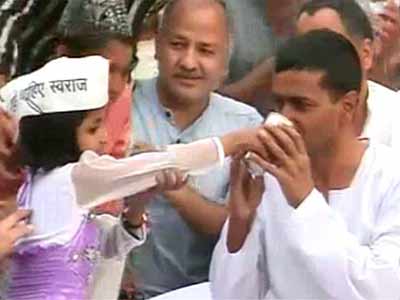 Arvind Kejriwal ends his two-week-long fast