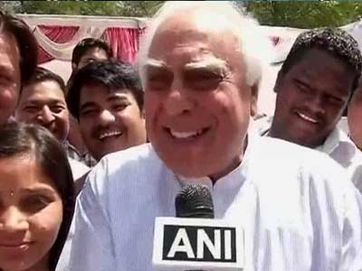 After Modi slams Rahul, Congress retaliates: 'Delhi is still far off'