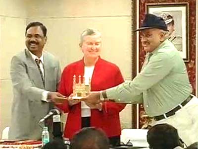 US ambassador Nancy Powell launches mobile app to fight film piracy