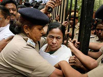After confronting violent protests, Mamata cancels meeting with PM