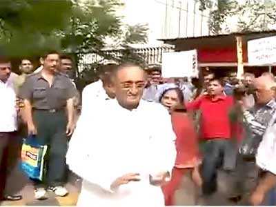 इतनी आक्रामकता क्यों है  बंगाल की राजनीति में?