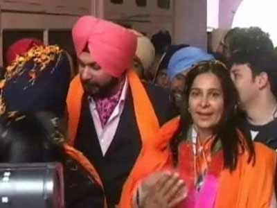 Video : Sidhu is 'suffocated' says wife, signals trouble for BJP