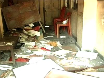 नहीं थम रहा बवाल, प्रेसिडेंसी विश्वविद्यालय में तोड़फोड़