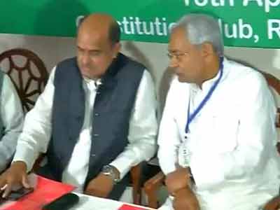 Nitish Kumar may not force Modi issue with BJP for now