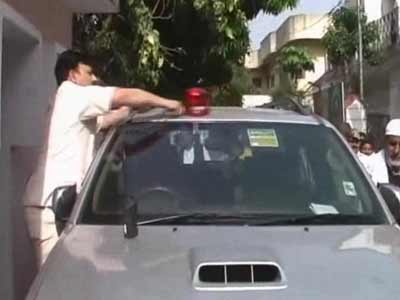 Video : Officials 'forcibly' remove beacon from actress-politician Jaya Prada's car