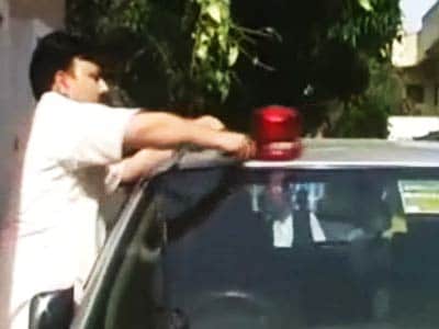Video : जयाप्रदा की गाड़ी से उतारी गई लालबत्ती