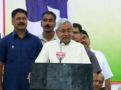 Video : Need a leader like Vajpayee who can carry everyone along: Nitish's dig at Modi