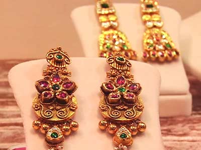 सोने के दाम में गिरावट से निवेशक परेशान