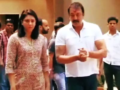 समर्पण करने के लिए और समय मांगा संजय दत्त ने समर्पण करने के लिए और समय मांगा संजय दत्त ने