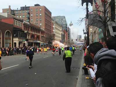 अमेरिका के बोस्टन में तीन धमाके