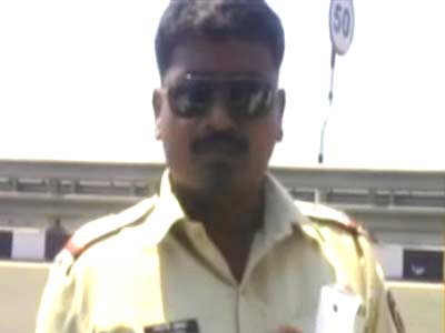 मुंबई : आईए सुने पुलिसवाले की विधायक से तू-तू मैं-मैं