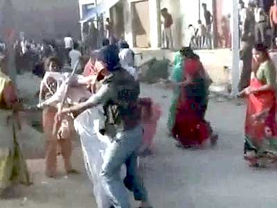 अलीगढ़ रेप-मर्डर : पुलिस का असंवेदनशील बयान