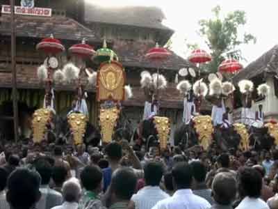 Thousands witness Kerala's popular temple festival Thrissur Pooram