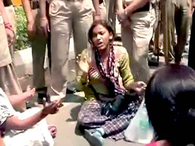 Videos : बच्ची से रेप : सोमवार को भी जारी प्रदर्शनों का दौर