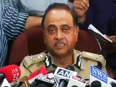 इस्तीफे की बात पर गुस्साए कमिश्नर