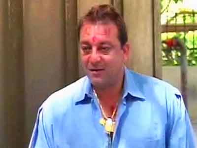 गैर-जमानती वारंट के बाद संजय दत्त को मिली जमानत