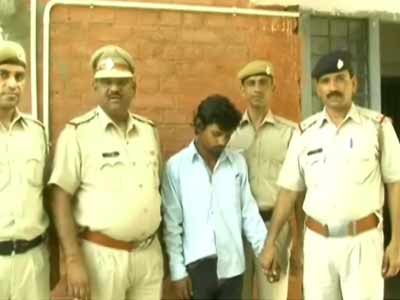 गुड़गांव : सौतेले पिता ने किया बेटियों से बलात्कार गुड़गांव : सौतेले पिता ने किया बेटियों से बलात्कार