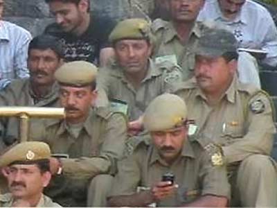 फिल्मों से सीखें, यूपी पुलिस को नसीहत