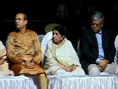 Video : Bollywood celebs attend Master Dinanath Mangeshkar awards