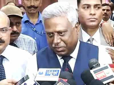 कानून मंत्री को रिपोर्ट दिखाई : सीबीआई निदेशक