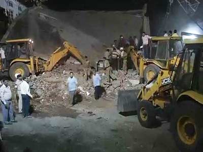 Video : Two killed, 14 injured as part of hospital building collapses
