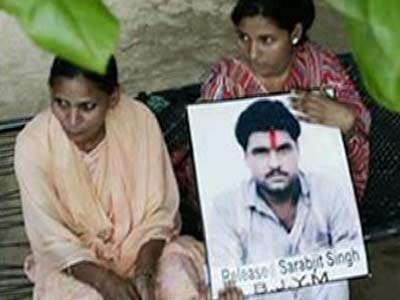 Indian prisoner Sarabjit Singh in serious condition after being attacked in Pak jail