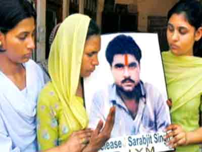 Video : Sarabjit continues to be critical; Pakistan stops consular access