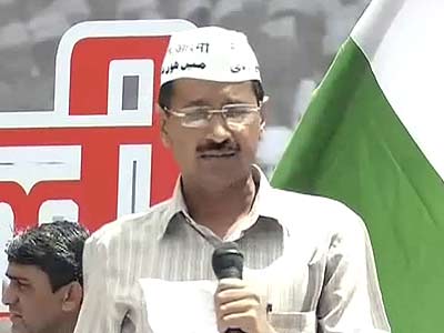 मान गईं शीला, आप कार्यकर्ताओं से मिलीं