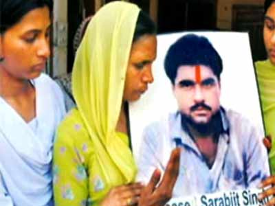 सरबजीत के इलाज के लिए पाक पैनल बोला, विदेश नहीं भेजेंगे