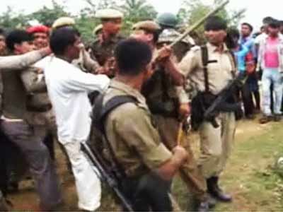 Videos : असम में पुलिस की फायरिंग, दो मरे