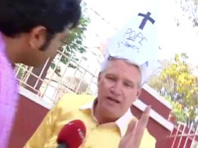 Video : Deano aka Pope Francis prays for all of India