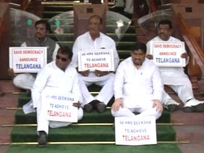 Video : Five Congress MPs from Telangana on 48-hour sit-in at Parliament gate