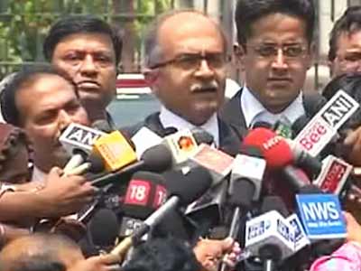 वाहनवती का इनकार, कानूनमंत्री का इकरार : प्रशांत भूषण