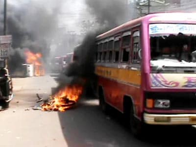 Video : Girl allegedly gang-raped in West Bengal, vehicles set on fire by locals