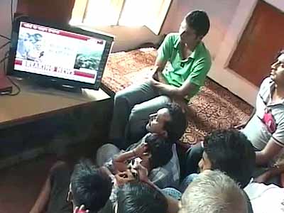 आजादी के 65 साल बाद गांव में आई बिजली आजादी के 65 साल बाद गांव में आई बिजली