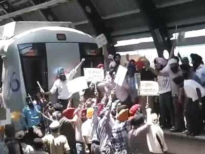 Angry protests at Delhi metro station against Congressman Sajjan Kumar's acquittal Angry protests at Delhi metro station against Congressman Sajjan Kumar's acquittal