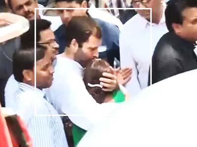 Video : Rahul's emotional meet with Sarabjit's family