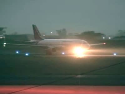 Videos : सरबजीत का शव लेकर विमान अमृतसर पहुंचा