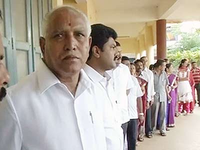 Videos : कर्नाटक में कड़ी सुरक्षा के बीच मतदान