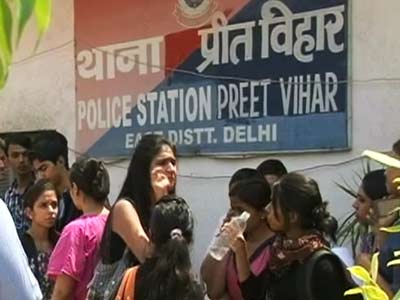 कॉलेज की ठगी से परेशान छात्र